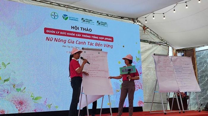 Các nữ nông dân trình bày kiến thức và kinh nghiệm sản xuất tại địa phương. (Ảnh: Hoàng Lê)