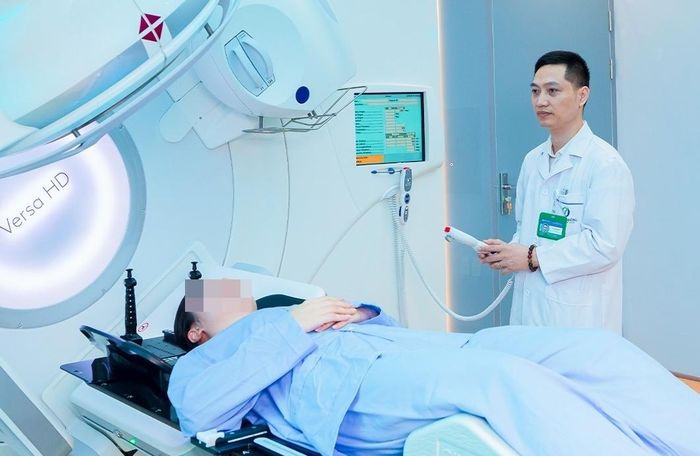 Người bệnh ung thư xạ trị. 