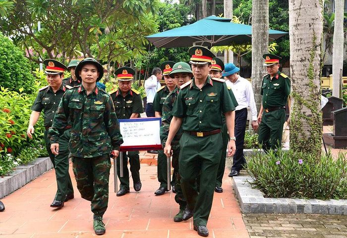 Lực lượng thuộc Bộ Tư lệnh Thủ đô làm nòng cốt, thường trực trong các hoạt động của Ban Chỉ đạo của thành phố về tìm kiếm, quy tập, xác định danh tính hài cốt liệt sĩ. Ảnh: Quốc Dũng