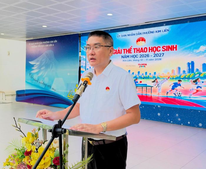 Phó Chủ tịch UBND phường Kim Liên Trần Hoàng phát biểu tại lễ khai mạc. Ảnh: PV