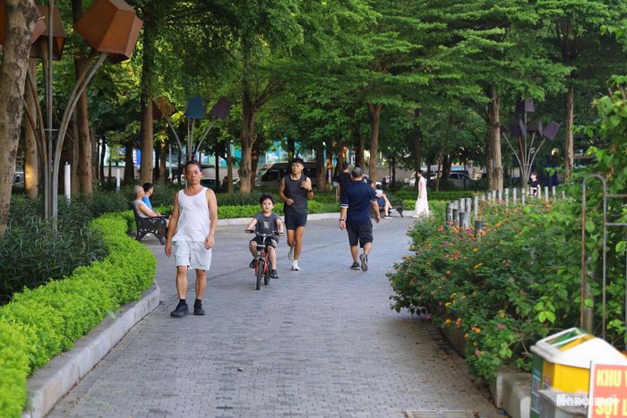 Công viên mang đến không gian tập luyện ngoài trời cho người dân ở nhiều lứa tuổi.