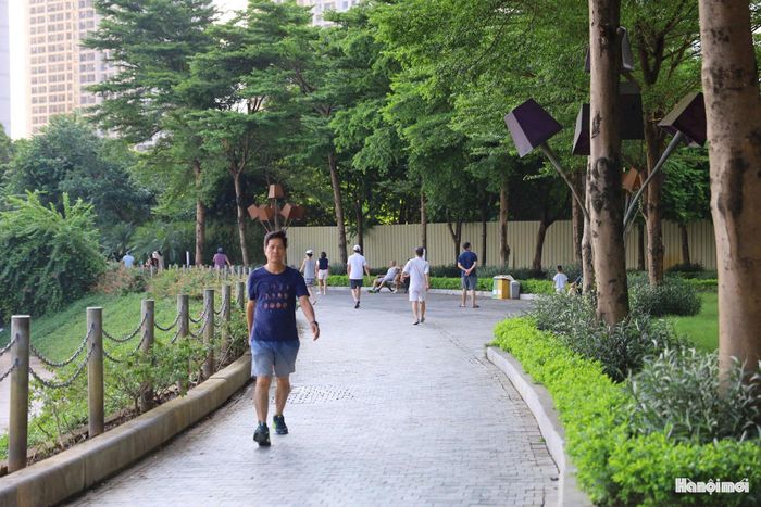 Công viên không chỉ đáp ứng nhu cầu rèn luyện thể chất mà còn góp phần tạo dựng môi trường sinh hoạt cộng đồng gần gũi, thân thiện.