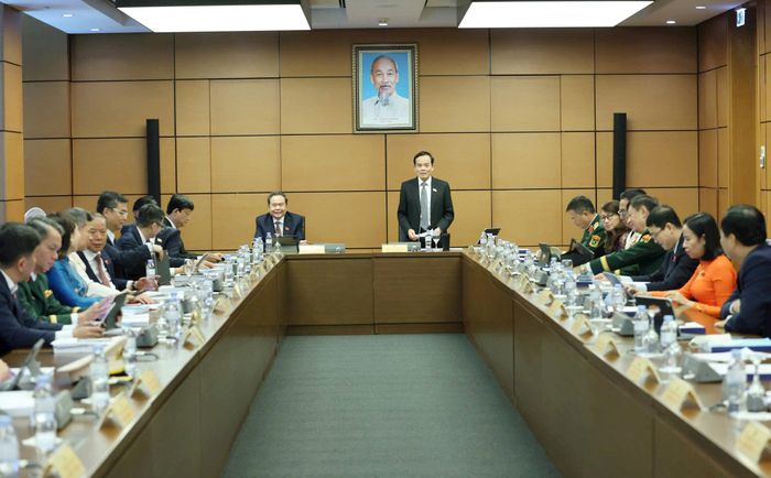 Quang cảnh phiên thảo luận tổ tại Đoàn thành phố Hồ Chí Minh, sáng 17-10. Ảnh: QP