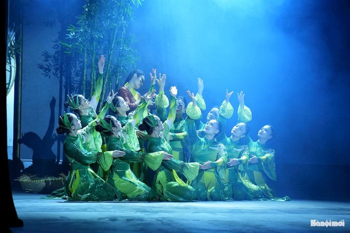Những thân tre mộc mạc, gần gũi trở thành chất liệu sáng tạo, mở ra thế giới nghệ thuật vừa sinh động, vừa giàu chất thơ.