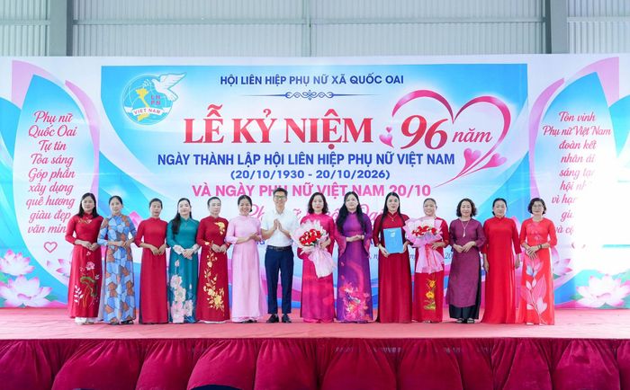 Hội LHPN xã Quốc Oai ra mắt mô hình đồng hành cùng người cao tuổi. Ảnh: Nguyễn Khải