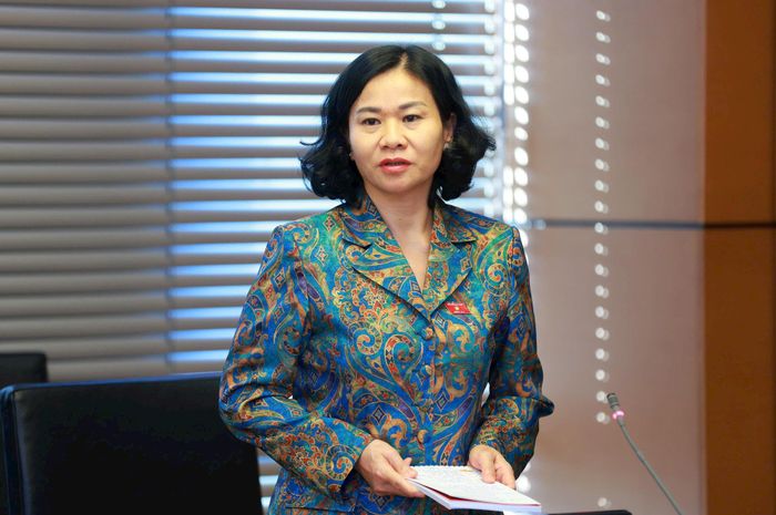 Đại biểu Nguyễn Thị Tuyến phát biểu thảo luận. Ảnh: Văn Tuyến