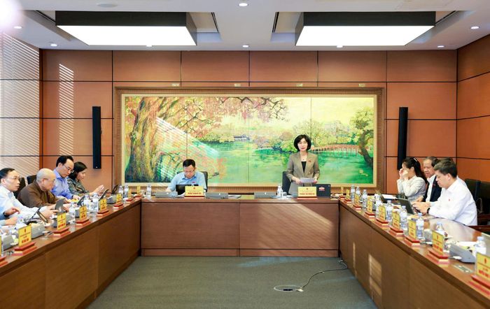 Quang cảnh phiên thảo luận tại tổ của Đoàn đại biểu Quốc hội thành phố Hà Nội. Ảnh: Văn Tuyến