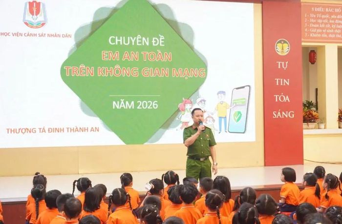 Tuyên truyền an toàn trên không gian mạng cho học sinh Trường Tiểu học Tràng An. Ảnh: Trường Tiểu học Tràng An.