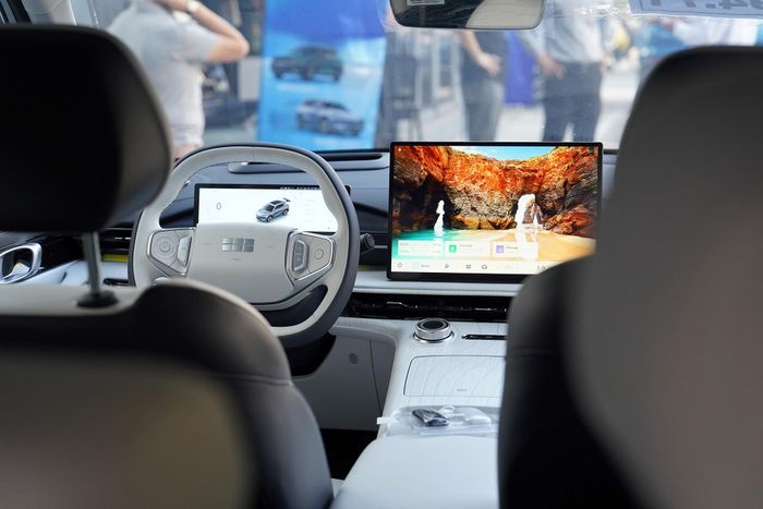 Do phải tuân thủ các quy định của Trung Quốc, ô tô bán ra tại thị trường nội địa nước này vẫn sẽ không có các công nghệ của Google. Ảnh: Hoàng Linh