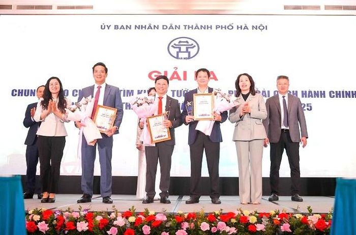 Phường Long Biên giành giải Ba tại Cuộc thi “Tìm kiếm ý tưởng, giải pháp CCHC thành phố Hà Nội” lần thứ 2, năm 2025 với sáng kiến về ứng dụng Hệ thống thông tin địa lý trong quản lý đô thị. Ảnh: PV