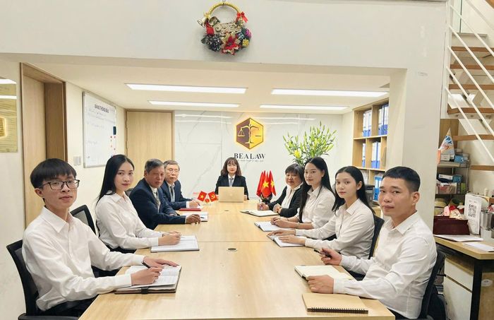 Người trẻ làm việc tại Công ty Luật TNHH Minh Nguyên Legalsun.