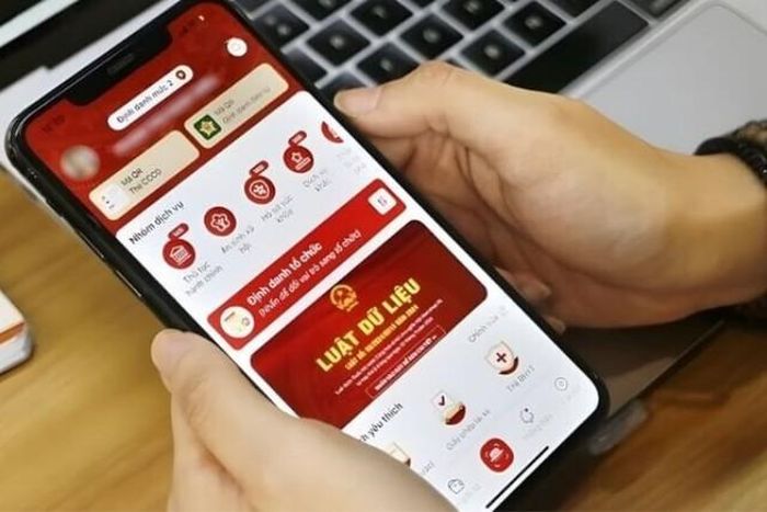 Theo Nghị định 320/2026/NĐ-CP, 11 nhóm tài khoản cần hoàn thành liên kết xác thực với tài khoản định danh điện tử VNeID trước 31/12/2026. Ảnh minh họa: TL