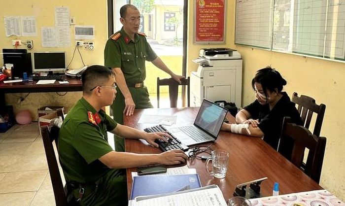 Cơ quan Công an làm việc với Hoàng Thị Hương. Ảnh: Công an tỉnh Phú Thọ