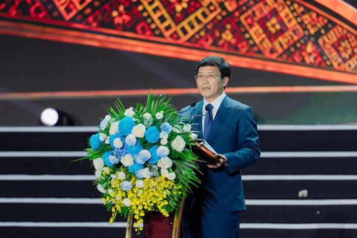 Đồng chí Mùa A Vảng, Phó Bí thư Tỉnh ủy, Chủ tịch Ủy ban MTTQ Việt Nam tỉnh Điện Biên nhấn mạnh, chương trình không chỉ mang đến những tiết mục nghệ thuật đặc sắc mà còn truyền tải thông điệp ý nghĩa.