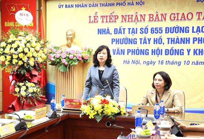 Uỷ viên Trung ương Đảng, Bộ trưởng Bộ Y tế Đào Hồng Lan phát biểu. Ảnh: Trần Minh