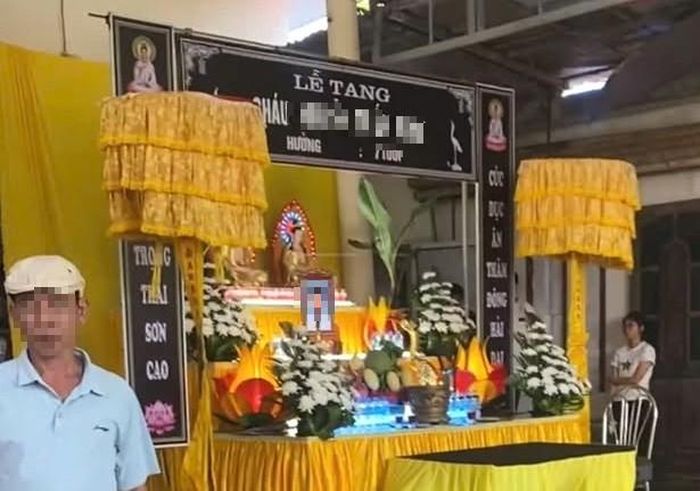 Gia đình, người thân đang tổ chức lo hậu sự cho em M. Ảnh: CTV.