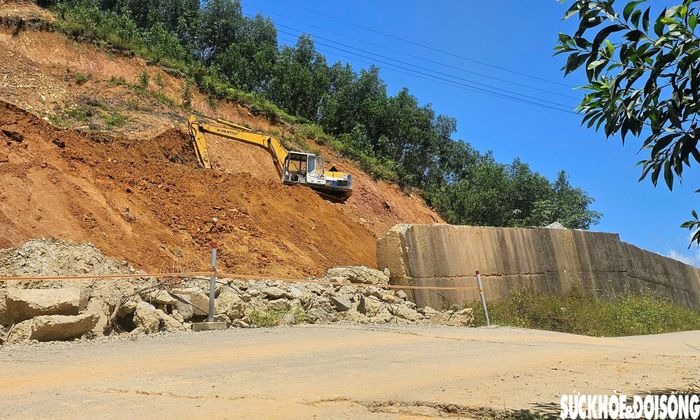 Đến nay, khối lượng đào, xử lý đất đá sạt lở ước đạt khoảng 25.000m³. Ảnh: PV.