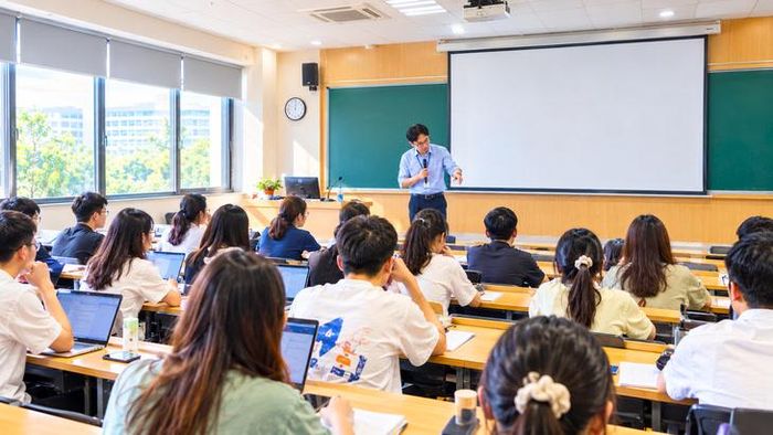 Bộ Giáo dục và Đào tạo yêu cầu các trường không được hạ chuẩn để tăng sinh viên tốt nghiệp giỏi, xuất sắc. Ảnh minh họa AI