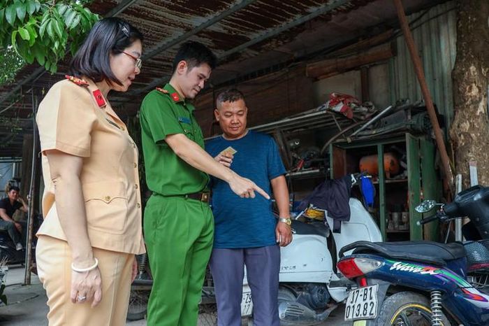 Từ ngày 20/8 đến 14/10/2026, lực lượng chức năng đã rà soát, làm sạch dữ liệu trên 60% trong tổng số hơn 1 triệu phương tiện thuộc diện phải rà soát. (Ảnh Công an TP Hà Nội)