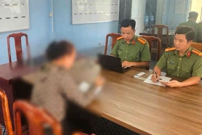 Bà C.Th.C làm việc tại cơ quan Công an. Ảnh: Cơ quan Công an.