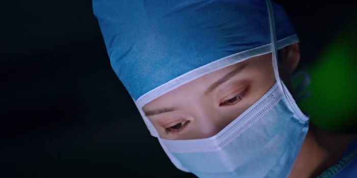 Tập 4 dừng lại ở cảnh hành vi "ký tên" lên gan bệnh nhân của Na Daeil bị phát giác, chưa rõ anh ta sẽ bị xử lý ra sao.