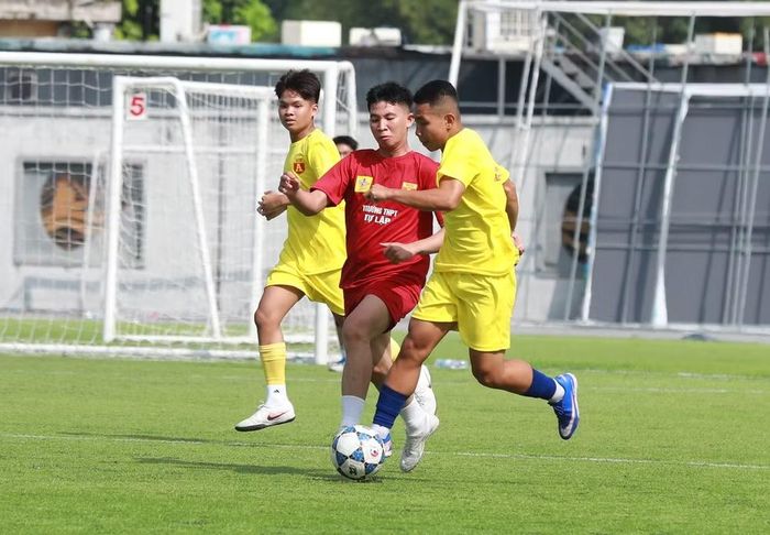 Bảng D: THPT Tự Lập 1-0 THPT Hoàng Mai