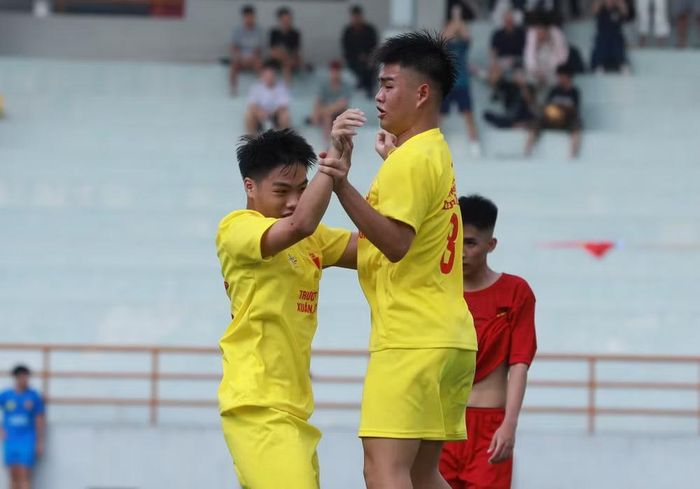 Tuy nhiên, một khoảnh khắc lóe sáng của Nam Phong ở phút 31 đã mang về bàn gỡ 1-1 cho Xuân Phương