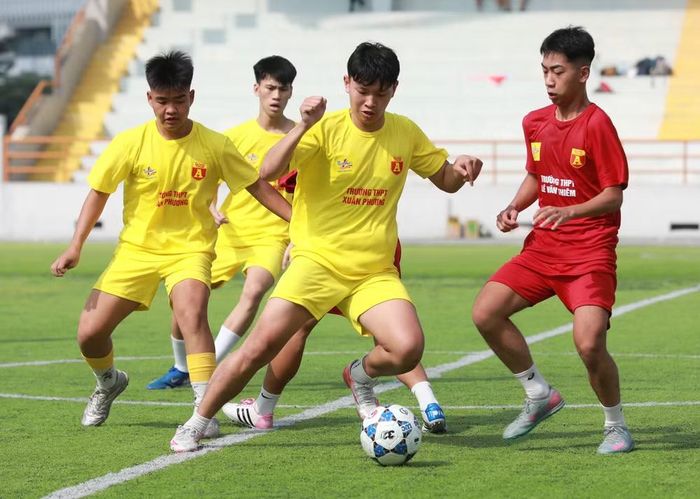 Nhiều tình huống ăn miếng trả miếng xuất hiện khiến trận đấu diễn ra cực kỳ sôi động