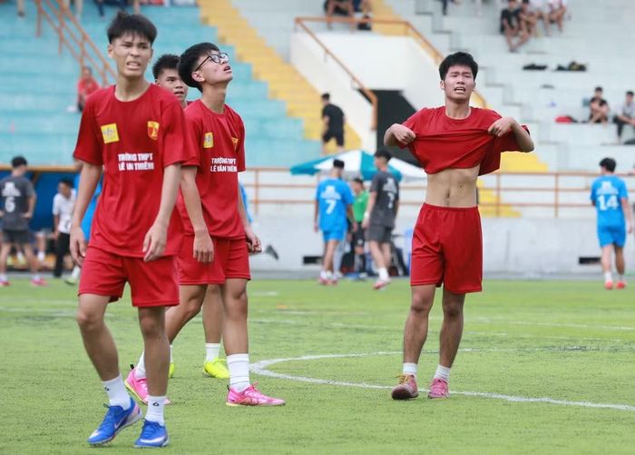 THPT Lê Văn Thiêm bỏ lỡ ít nhất hai tình huống ngon ăn trước khung thành