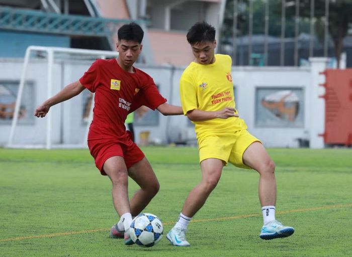 Họ có nhiều tình huống gây sức ép trong bối cảnh trường Lê Văn Thiêm vẫn phòng ngự tốt