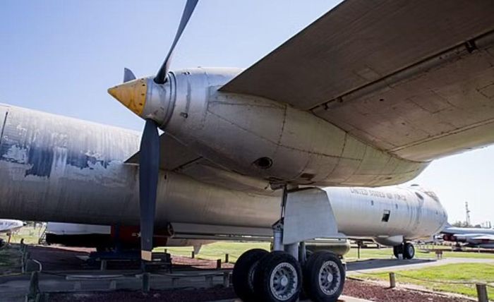 Chiến tranh kết thúc trước khi B-36 kịp tham chiến. Chiếc XB-36 đầu tiên thực hiện chuyến bay ngày 8/8/1946.. Khi đó, nó trở thành máy bay lớn nhất và nặng nhất từng bay.