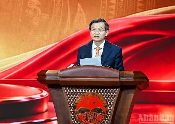 Giám đốc Học viện Chính trị Quốc gia Hồ Chí Minh Đoàn Minh Huấn phát biểu tại Lễ trao giải