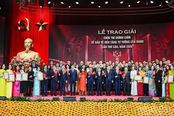Các đồng chí lãnh đạo Đảng, Nhà nước và các tác giả, nhóm tác giả đoạt giải