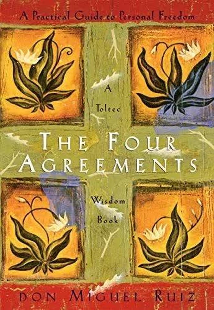 Rosie Huntington Whiteley yêu thích cuốn sách The Four Agreements.