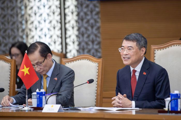 Sau Lễ đón, hai Thủ tướng đã dẫn đầu đoàn cấp cao hai nước tiến hành hội đàm nhằm đánh giá kết quả hợp tác giữa hai nước thời gian qua và đề xuất các phương hướng hợp tác thời gian tới.