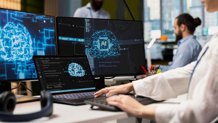  AI ngày càng thâm nhập sâu vào công việc, khiến những người rời khỏi thị trường lao động một thời gian cảm thấy hoang mang. Ảnh minh hoạ: Shutterstock. 