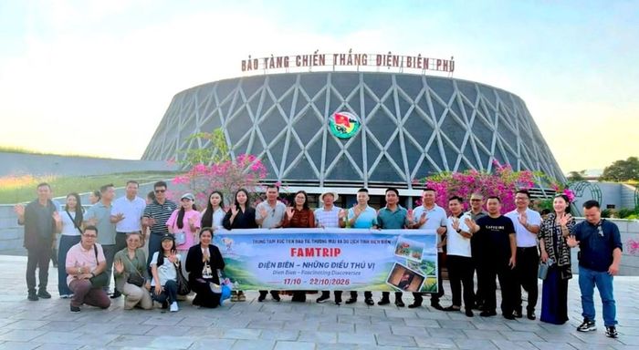 Các đại biểu tham gia chương trình Famtrip “Điện Biên - Những điều thú vị”