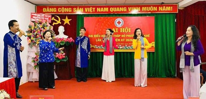 Câu lạc bộ Đờn ca tài tử - Sân khấu Cải lương phường Cái Khế, TP. Cần Thơ thường xuyên tham gia biểu diễn phục vụ văn nghệ