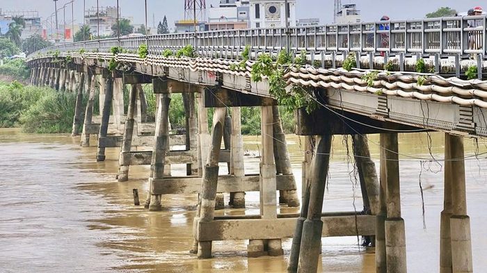 Sau thời gian dài khai thác, công trình dần xuống cấp, không còn đáp ứng yêu cầu giao thông và nhu cầu phát triển đô thị