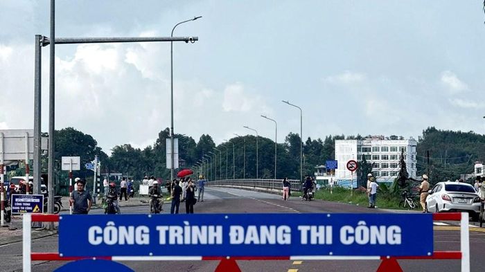 Cầu Trà Khúc 1 chính thức đóng cửa từ 14 giờ ngày 18.10 để phục vụ thi công cầu mới