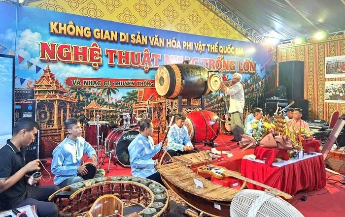 Tiết mục nghệ thuật Nhạc Trống Lớn của đồng bào Khmer ở Cà Mau