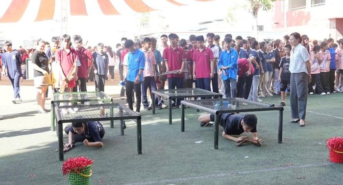 Nhiều học sinh tham gia các trò chơi tại sự kiện