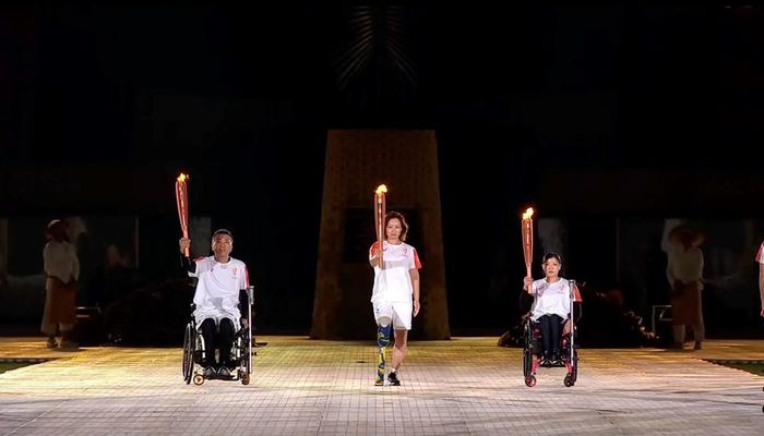 Nghi thức rước đuốc của các VĐV người khuyết tật tiêu biểu