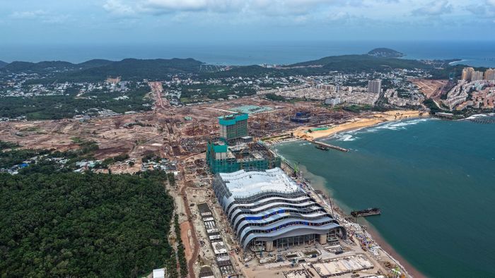 Trung tâm Hội nghị và Triển lãm APEC có diện tích bao phủ mái 52.000m2 với tổng diện tích sàn lên tới 153.000m2 (bao gồm cả tầng hầm), chiều cao 39,25m. Ảnh: TTXVN