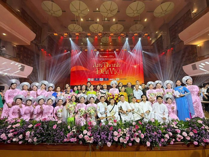 Các giảng viên, sinh viên Khoa Âm nhạc Truyền thống - Học viện Âm nhạc Quốc gia Việt Nam