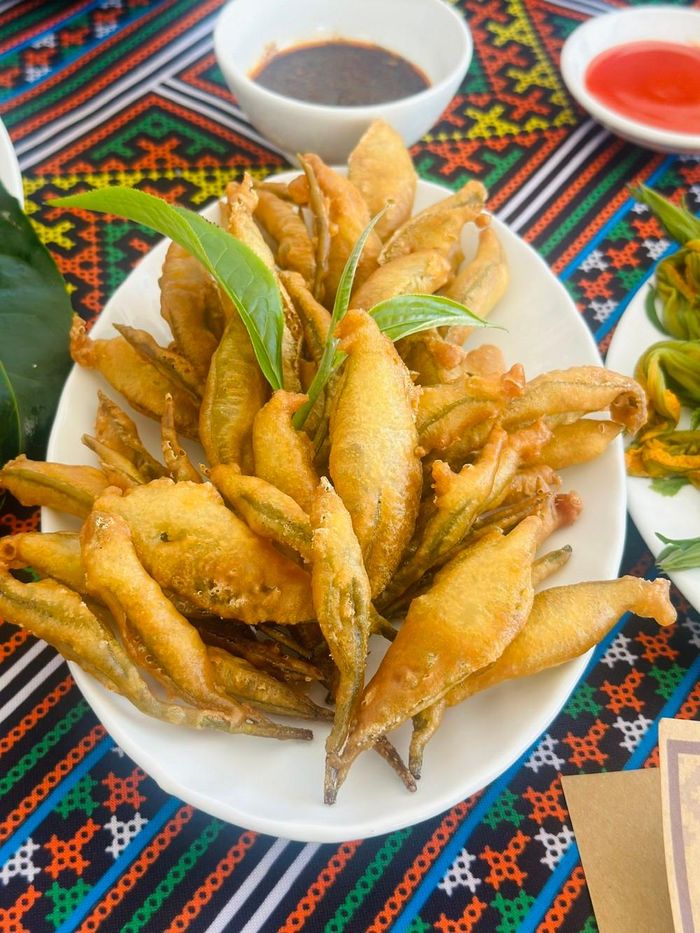 Món búp chè chiên giòn độc đáo