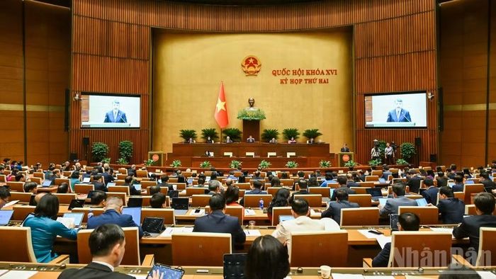 Thủ tướng Chính phủ Lê Minh Hưng trình bày báo cáo kinh tế-xã hội và ngân sách nhà nước trong phiên khai mạc Kỳ họp thứ 2, Quốc hội khóa XVI ngày 17/10. (Ảnh: DUY LINH)