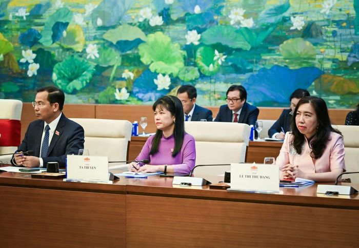 Các đại biểu Quốc hội Việt Nam dự hội kiến. (Ảnh: DUY LINH)