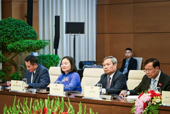 Các đại biểu Quốc hội Việt Nam dự hội kiến. (Ảnh: DUY LINH)