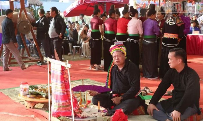 Phục dựng nghi lễ Láng Pang Ả của đồng bào La Ha Sơn La tại Ngày hội nông sản và các hoạt động văn hóa-du lịch năm 2026 xã Bình Thuận. (Ảnh: QUỐC TUẤN)